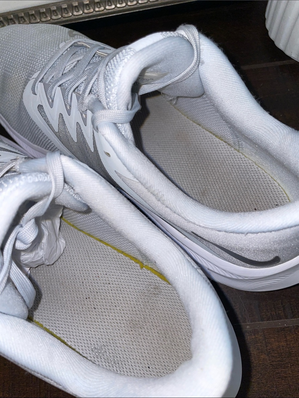Nike Quest 3 Women’s Running Shoes Sneakers Size 8.5 Platinum / Metallic Silver - Picture 11 of 14